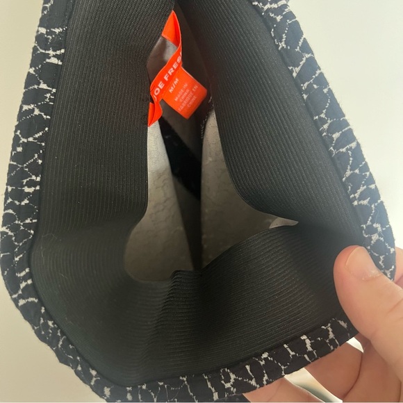 Elegant Black and White Pencil Skirt - Picture 4 of 4